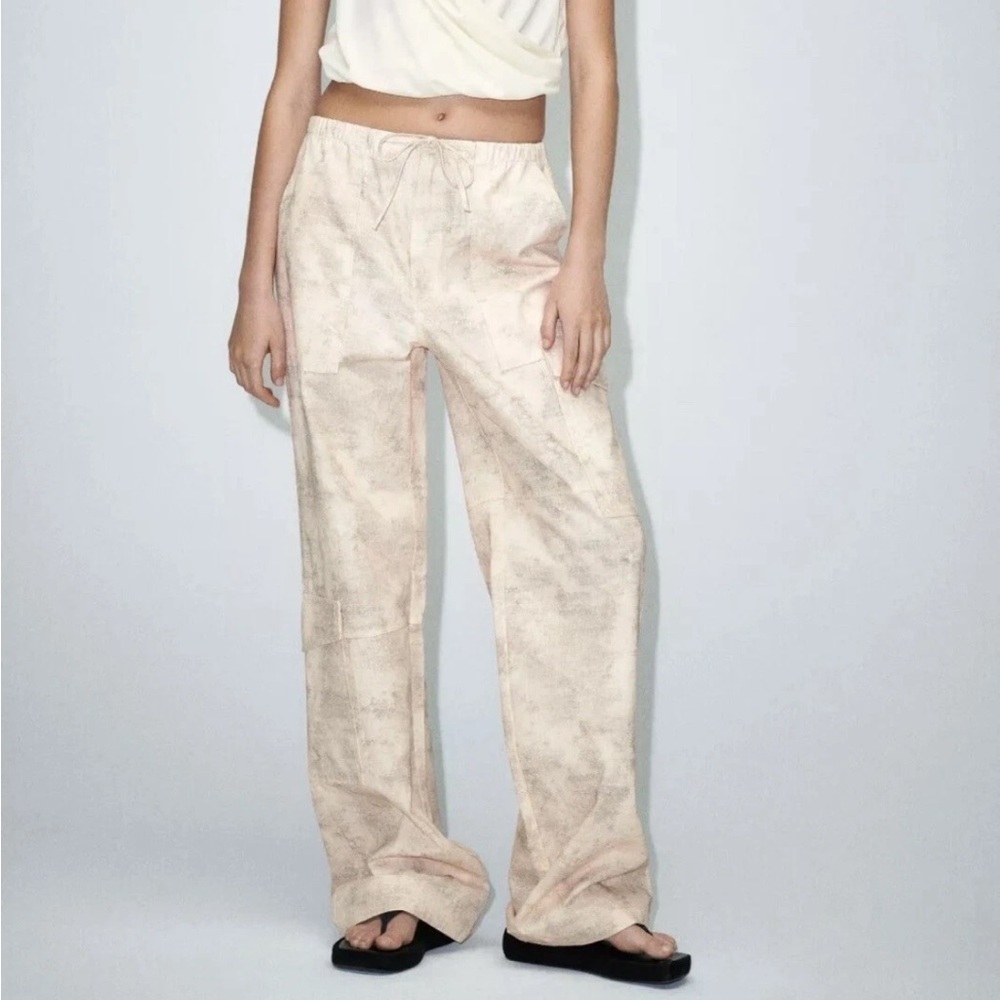 NWOT Zara Straight Leg Cargo Pants Women's(size XS)
